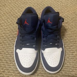 Jordan 1 USA lows, comes with box and in hood condition size 11
